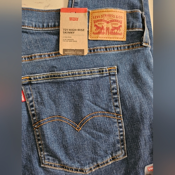 Levis 721 High Rise Skinny Jeans - Picture 5 of 12